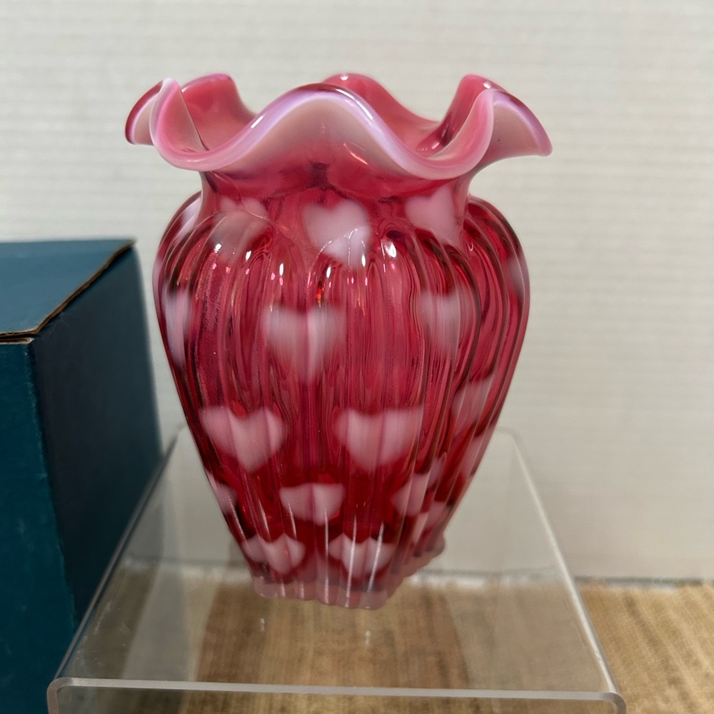 Vintage Fenton Cranberry Heart Optic Ribbed Vase. 5” Style #2755 CR. With Box